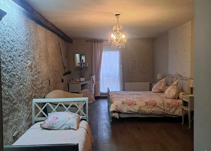 D'hotes Les Hirondelles Bed and Breakfast 3*