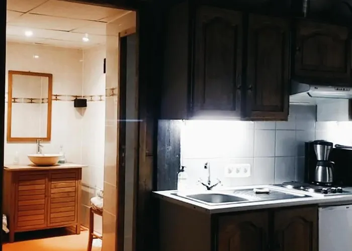 D'hotes Les Hirondelles Bed & Breakfast